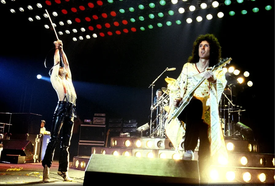 Фредди Меркьюри и Брайан Мэй на сцене — Jazz Tour, 1978