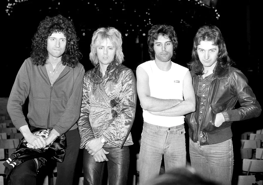 Queen — групповое фото 1977 года