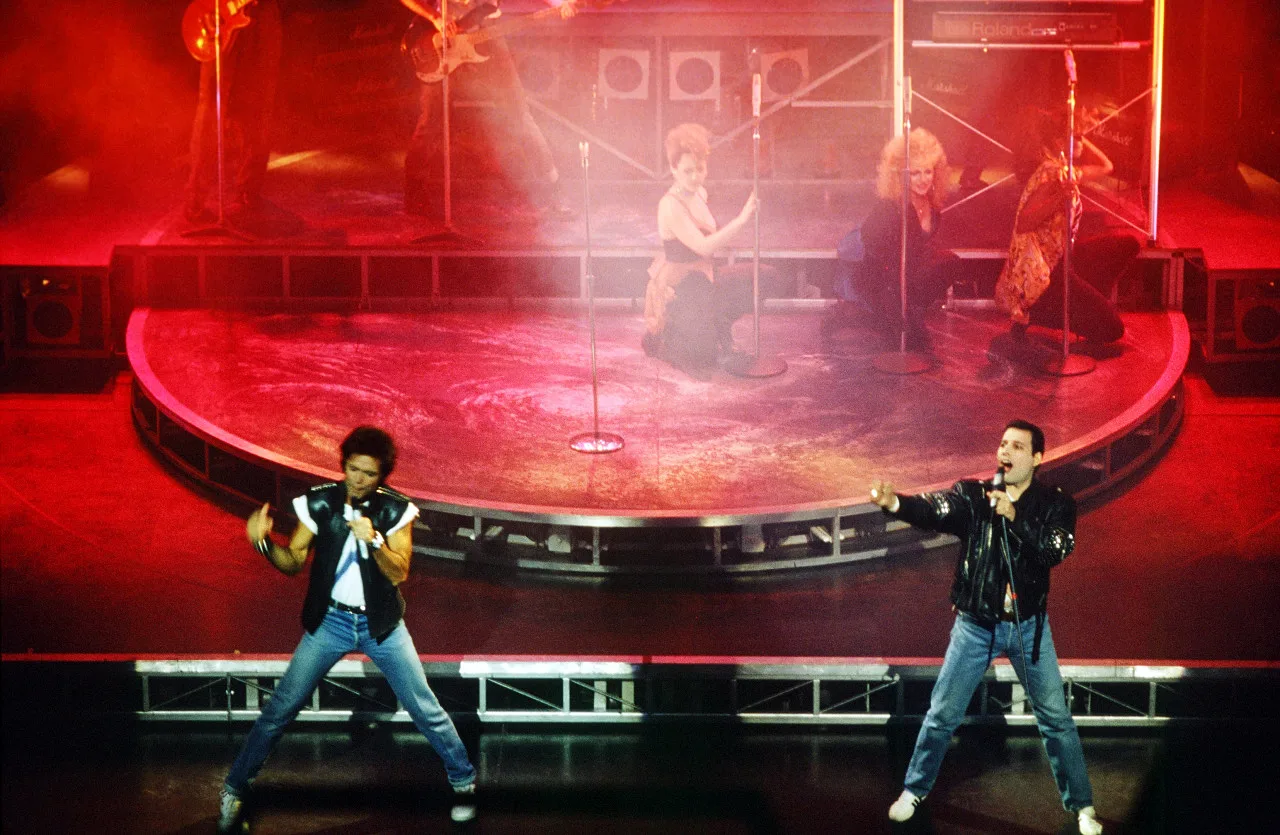 Фредди Меркьюри и Клифф Ричард на благотворительном показе мюзикла Time, 14 апреля 1988